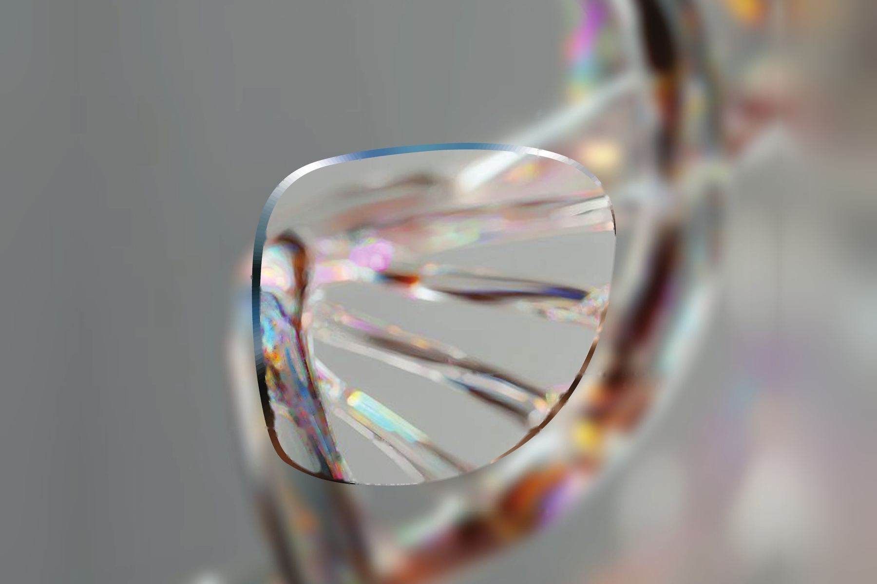 Lente Maxyma lapidada, com reflexos iridescentes